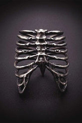 Dark Retro Punk Rib Ring