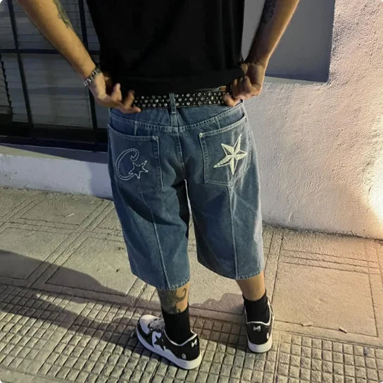Wing Pattern Loose Short