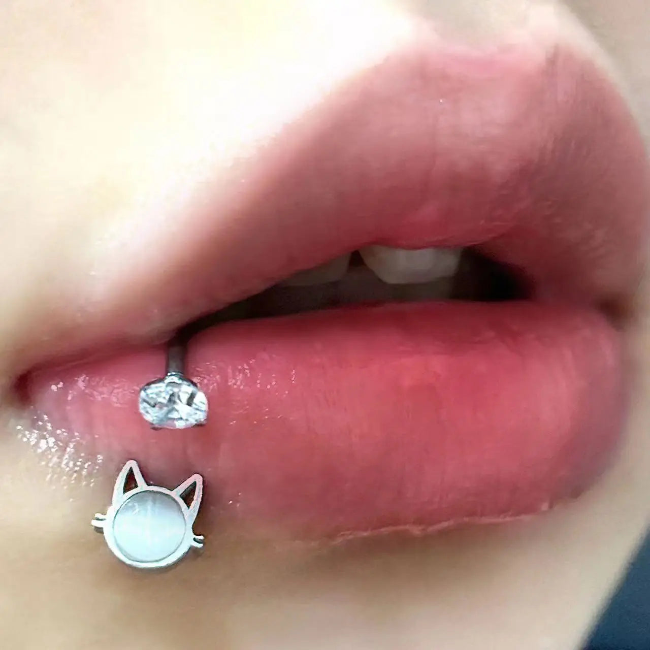 White Cat Opal Shiny Lip Stud