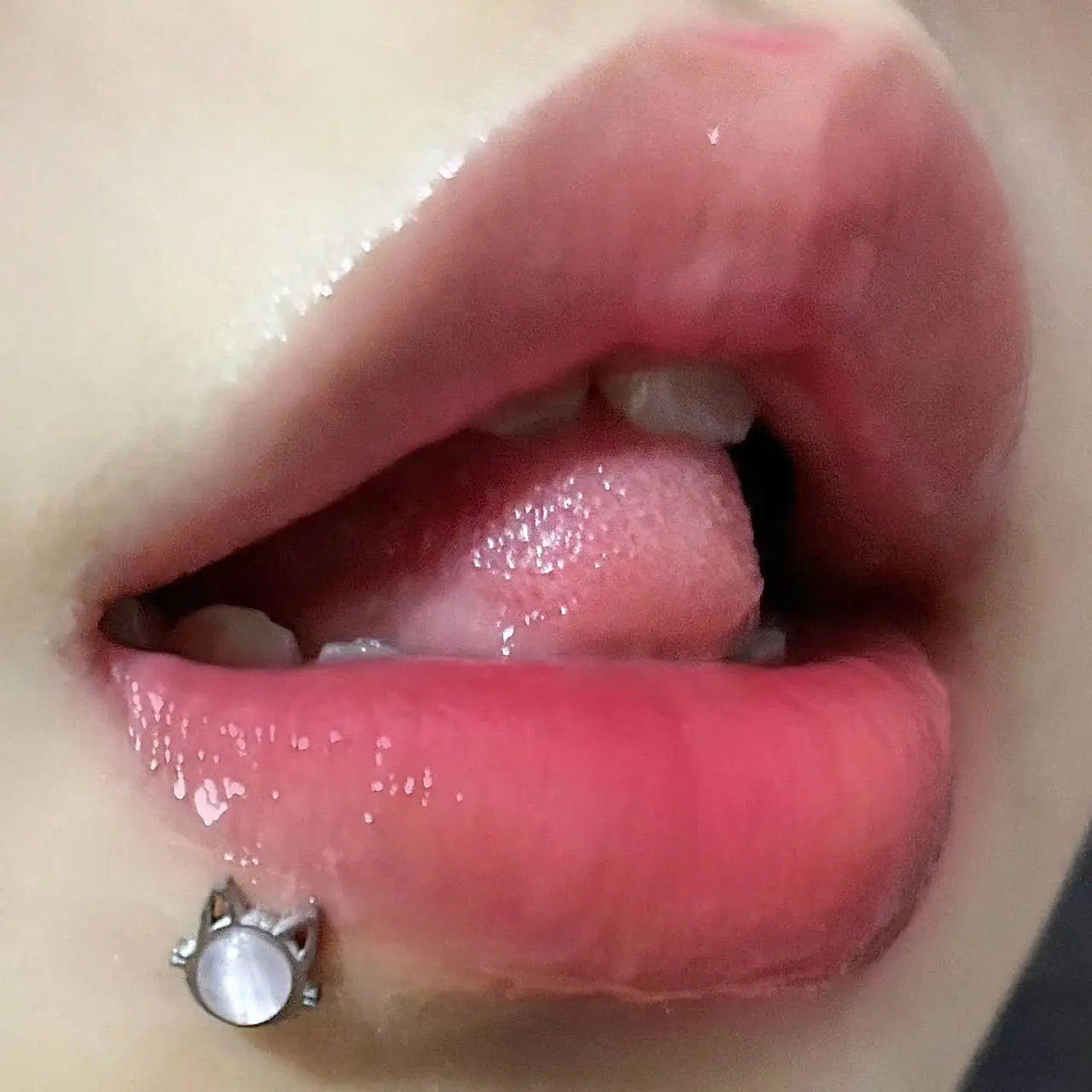 Y2K Blue Cat Eye Lip Stud