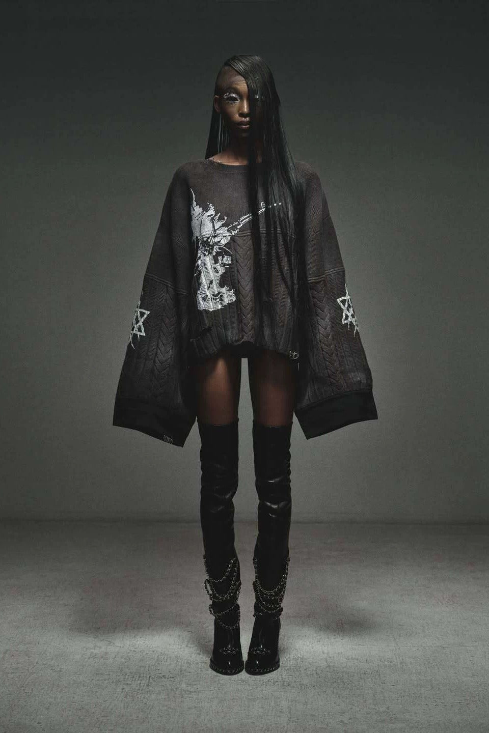 Graphic Distressed Oversized Knit Sweater Secondary image