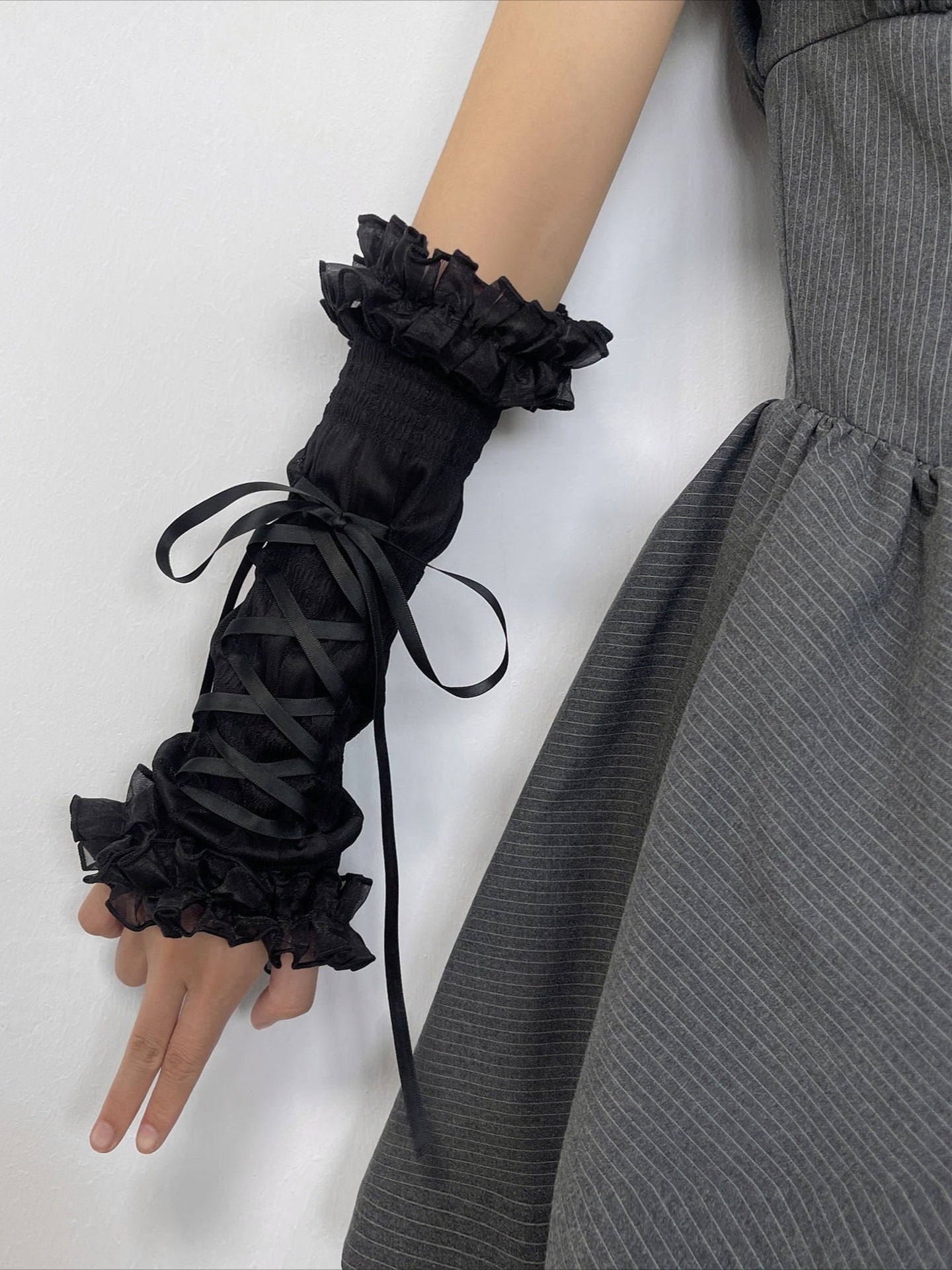 Stylish Lolita Lace Mesh Ruffle Gloves Main image