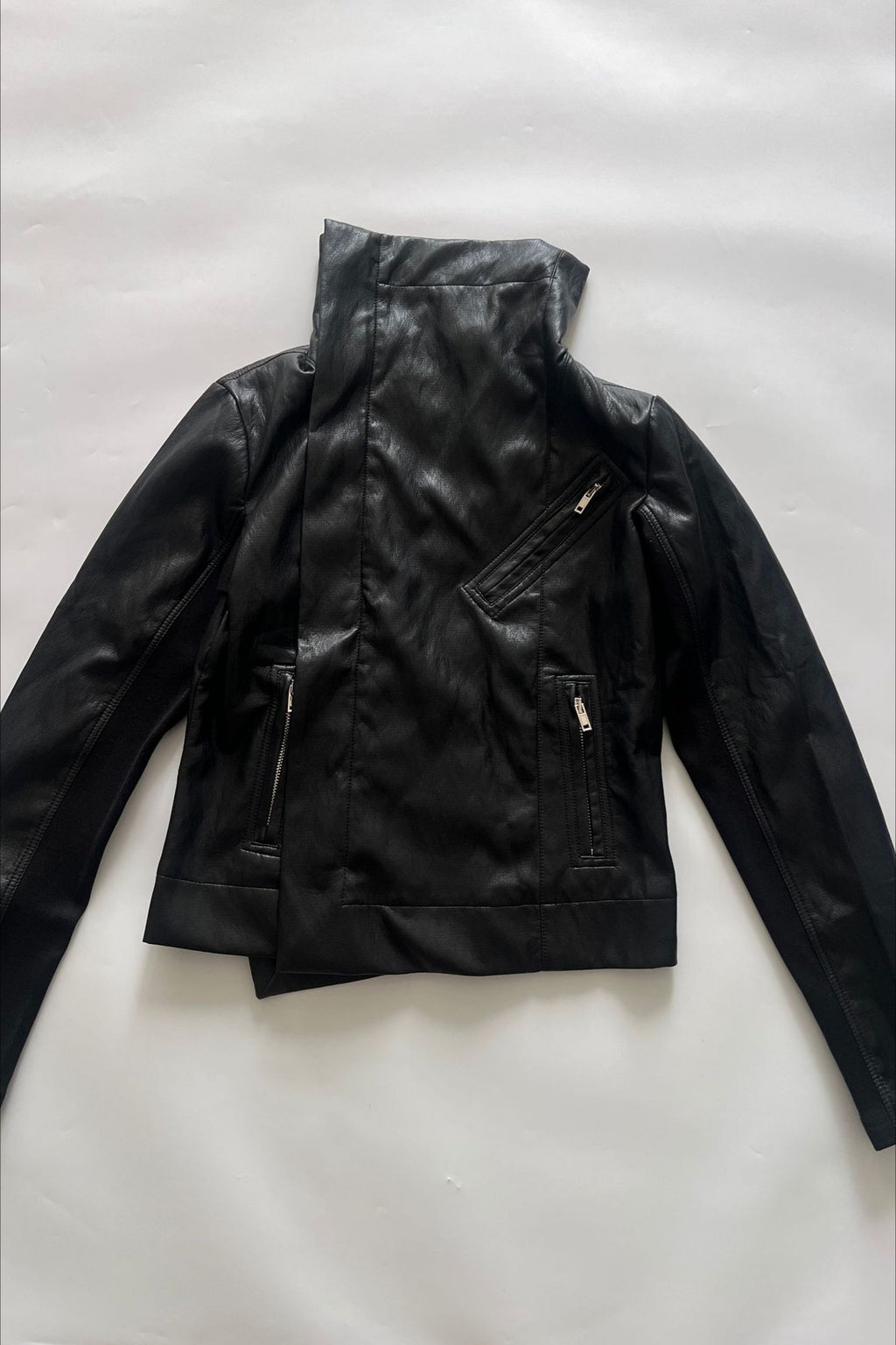 Deconstructed Lapel Waist-fit Short Leather Biker Jacket