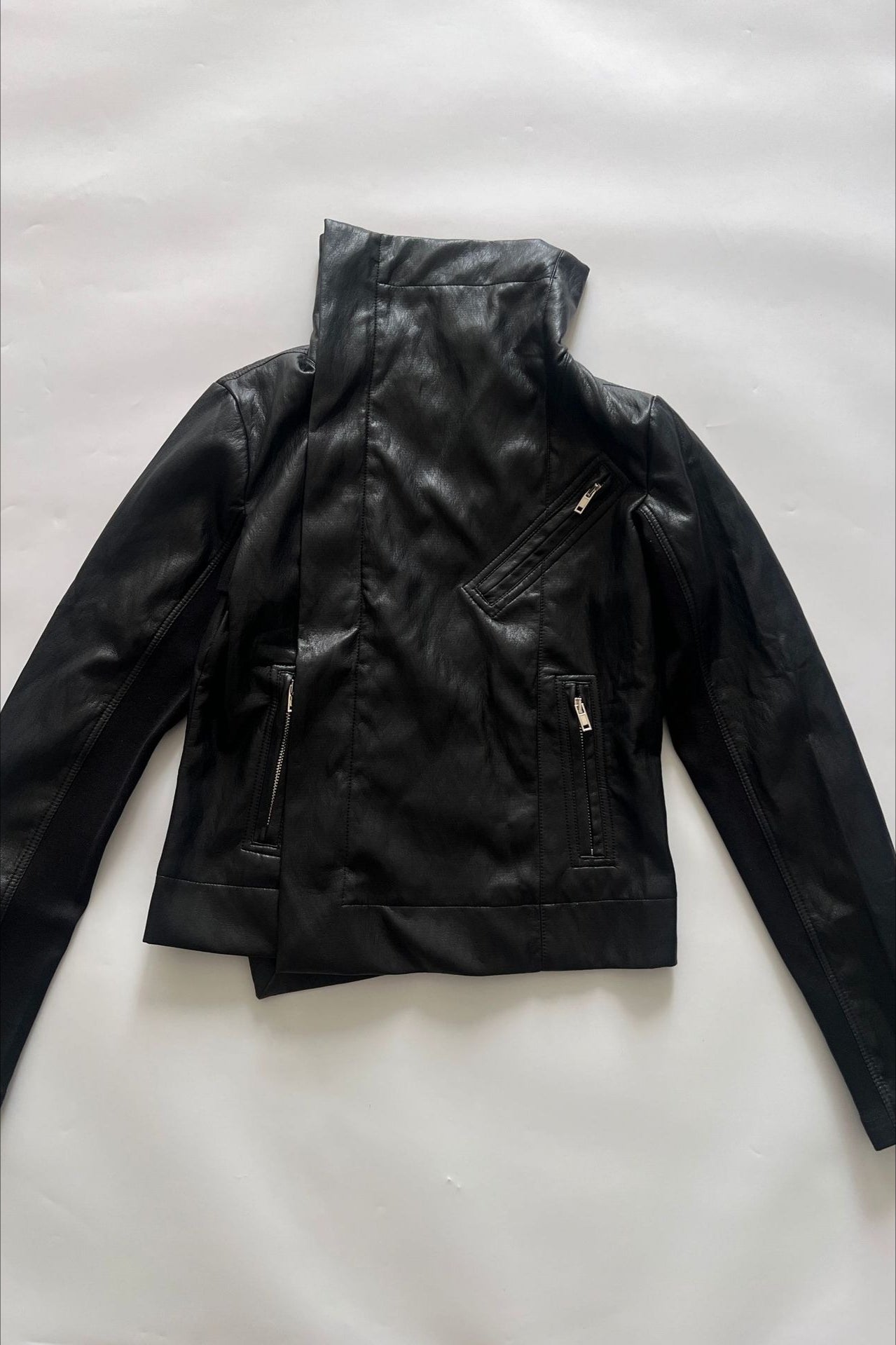 Deconstructed Lapel Waist-fit Short Leather Biker Jacket