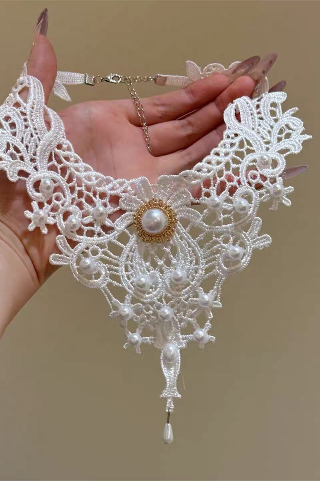 Chic Oversized Lace Pendant Necklace