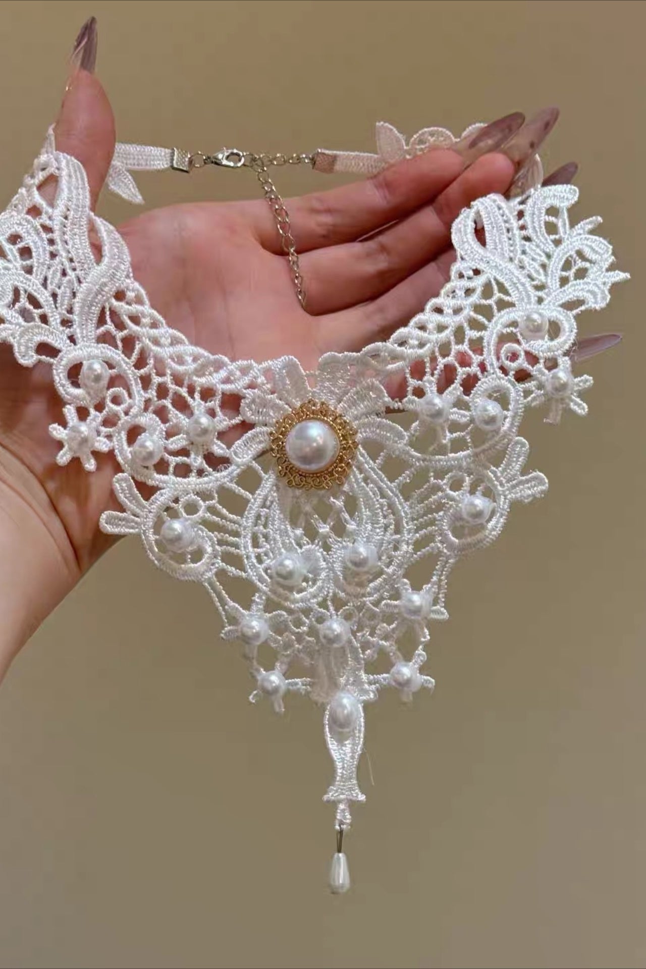 Chic Oversized Lace Pendant Necklace
