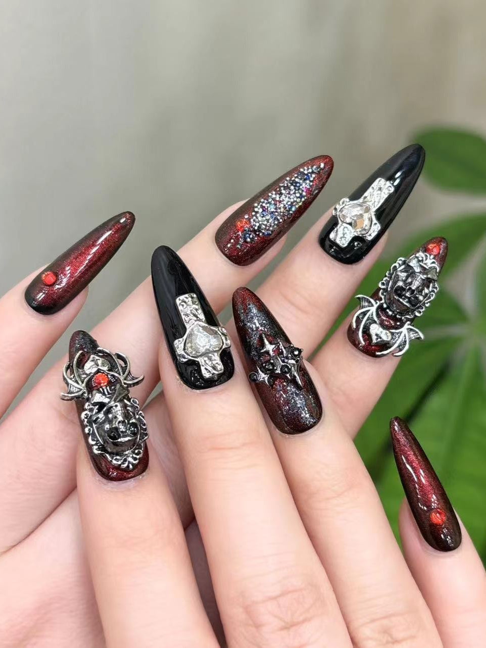 Gothic Dark Heart Press On Nails Secondary image