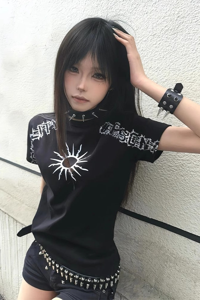 Retro Slim Fit Alt-Girl Short Sleeve T-shirt Secondary image