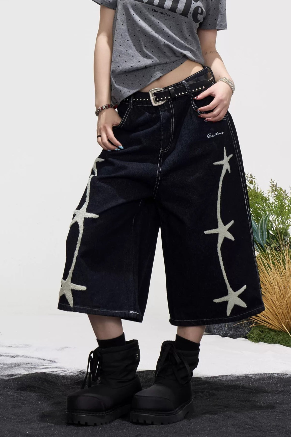 Cropped Star Contrast Stitch Pants