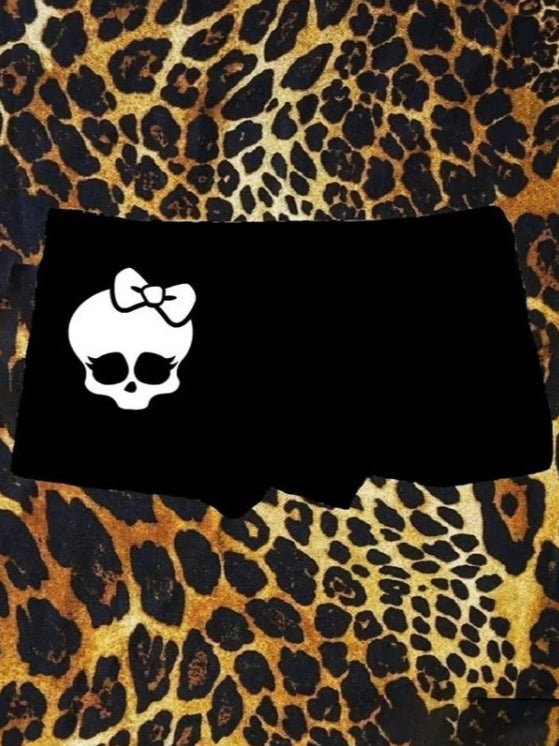 Edgy Punk Skull Print Gothic Shorts Main image