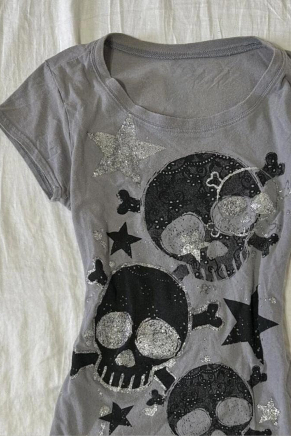 Skull Star Printed Shoulder Fit Ruched Slim T-shirt