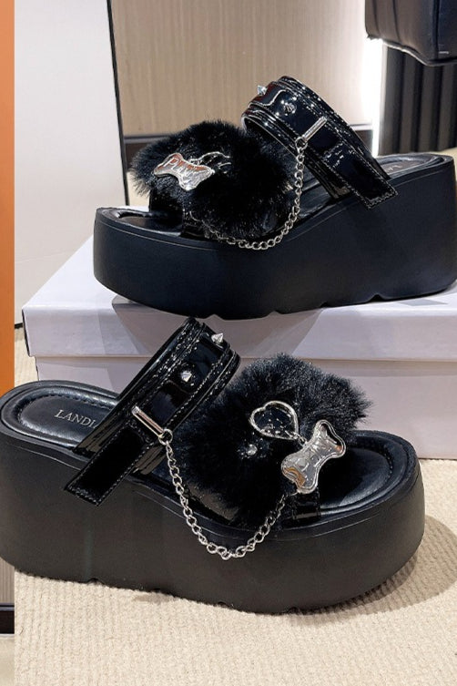 Faux-Fur Heart-Chain Platform Slides Main image