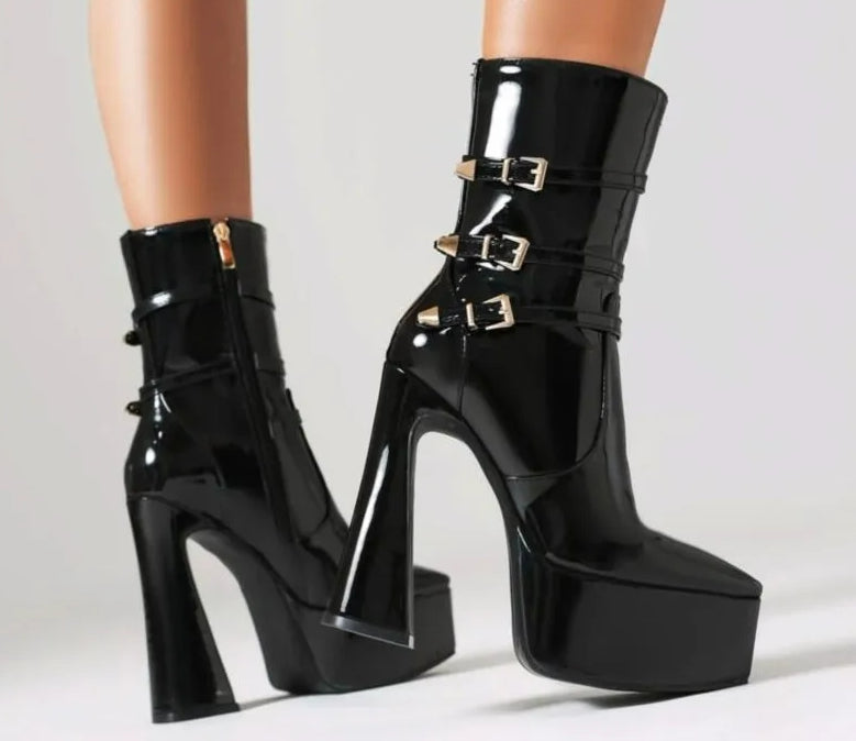 Combat Chunky Pointed Toe Gothic Platform Boot Main image