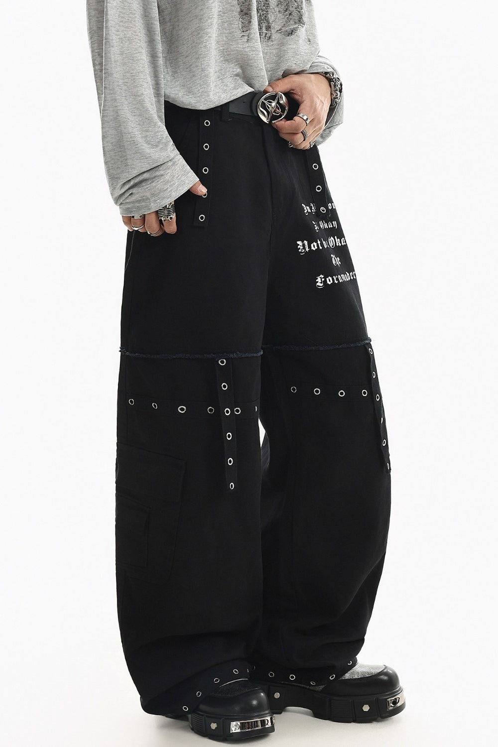 Studded Pocket Wide-Leg Cargo Jeans