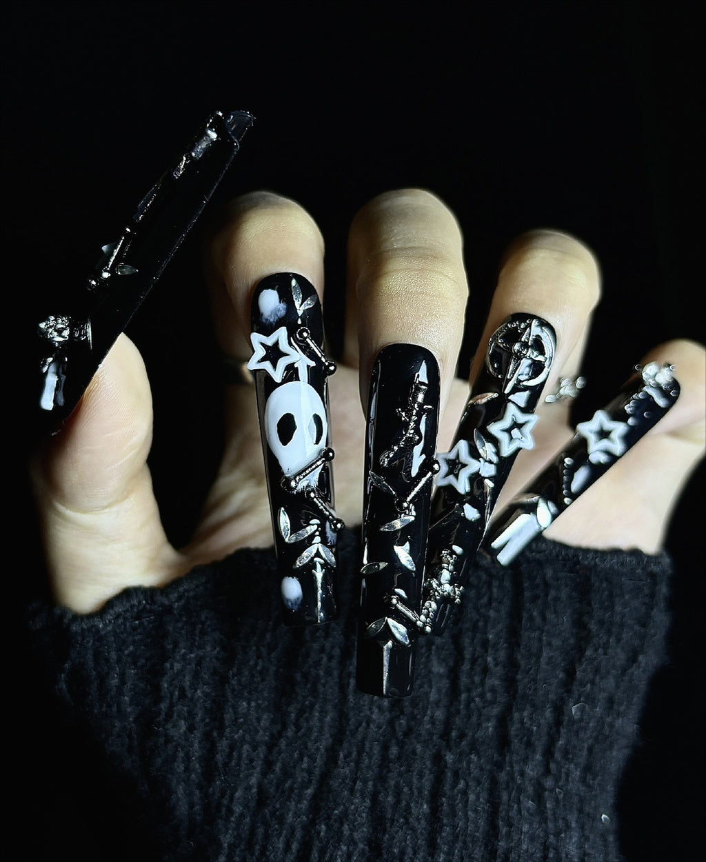 Gothic Skull Black White Press On Nails