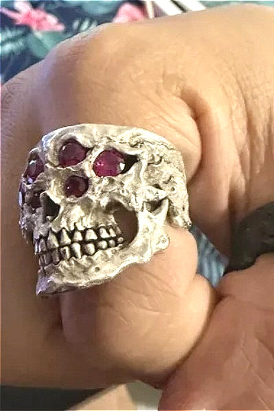 Gothic Six Eyes Skull Ring