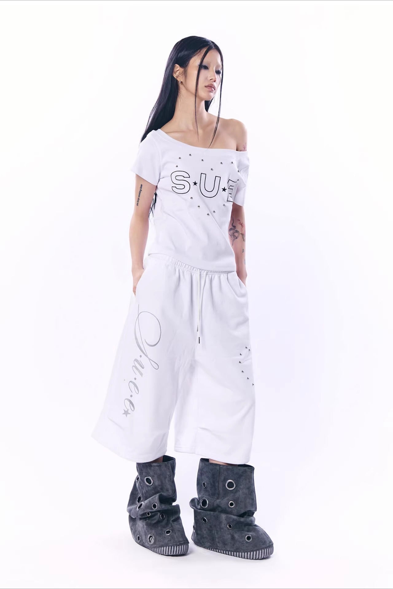 Heart Rhinestone Wide-Leg Cropped Pants