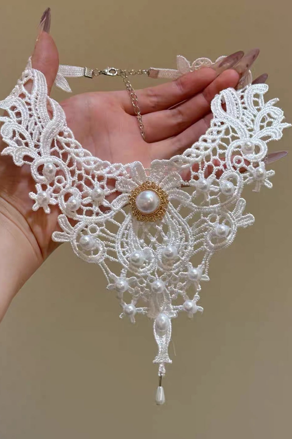 Chic Oversized Lace Pendant Necklace