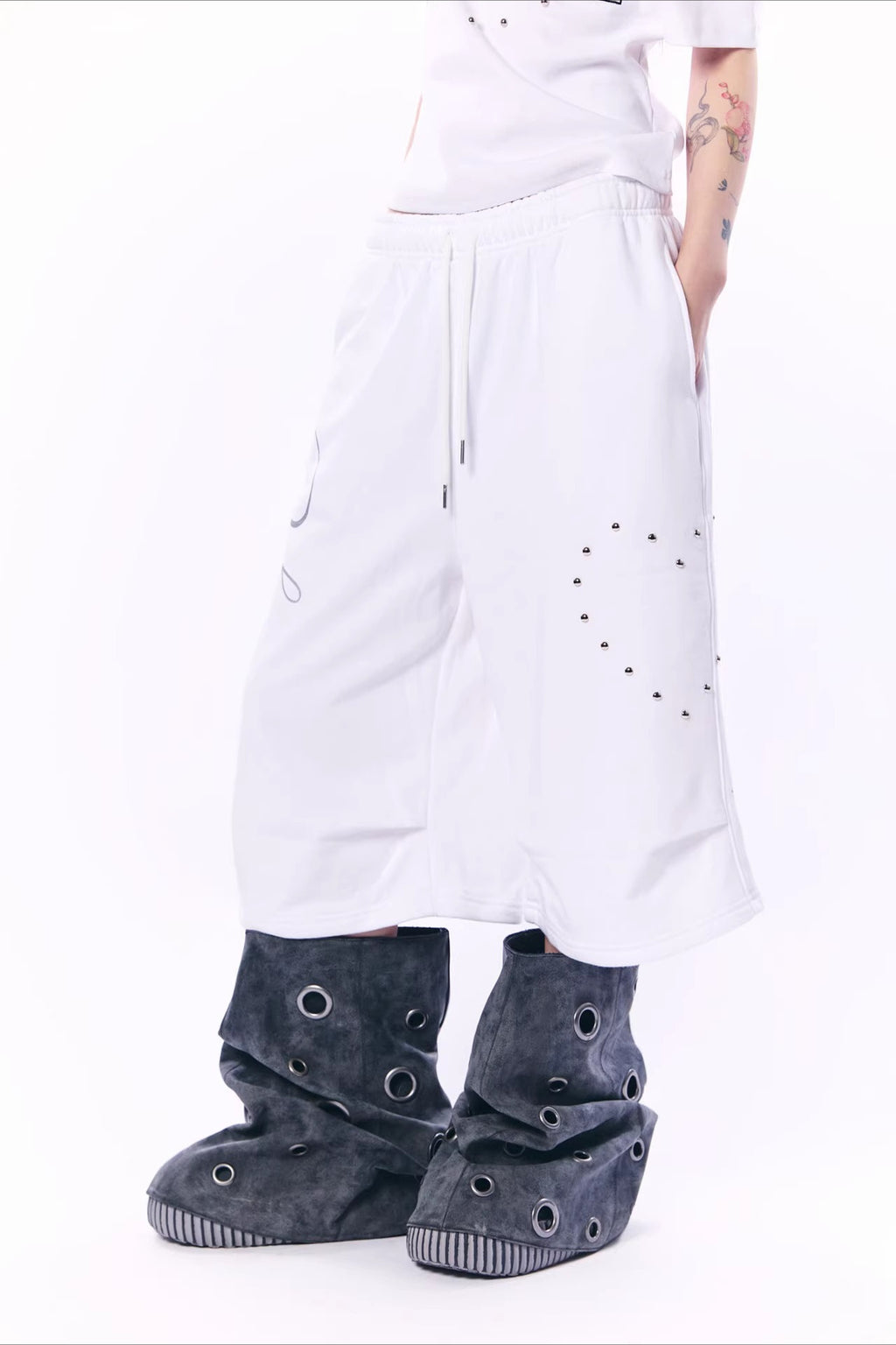 Heart Rhinestone Wide-Leg Cropped Pants