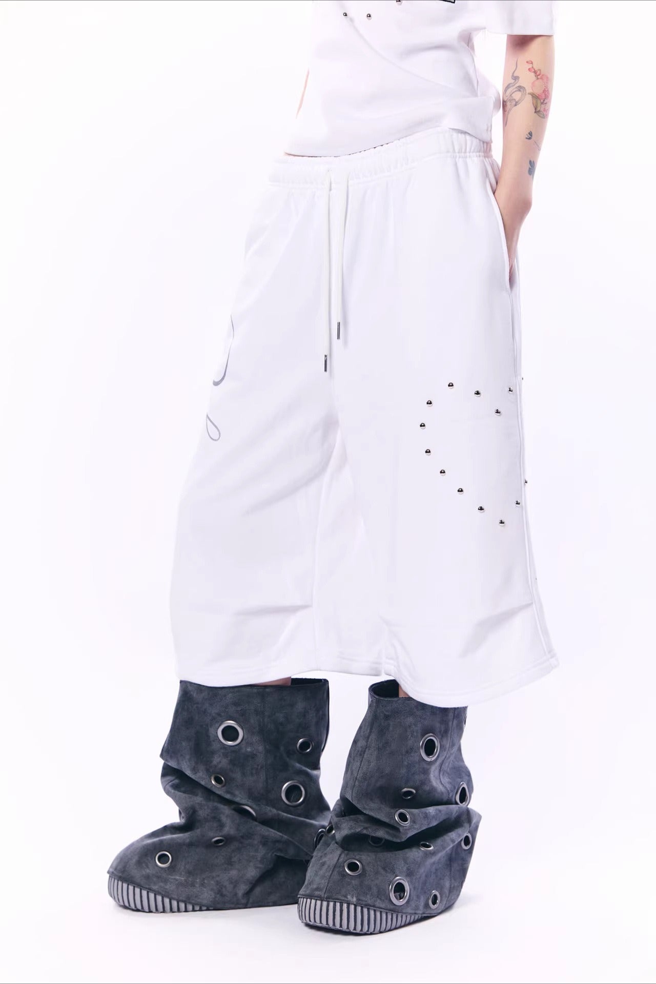 Heart Rhinestone Wide-Leg Cropped Pants
