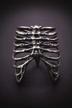 Dark Retro Punk Rib Ring