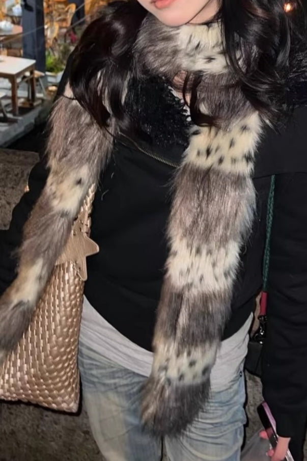 Leopard Print Y2K Faux Fur Scarf Secondary image