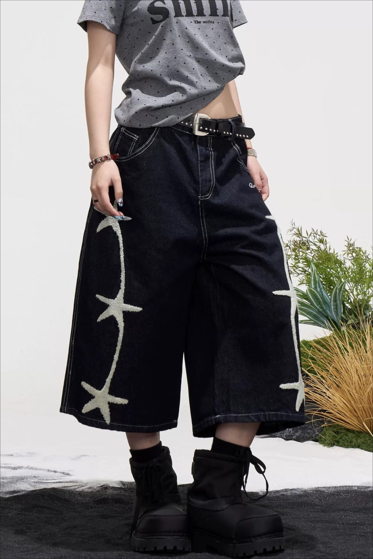 Cropped Star Contrast Stitch Pants