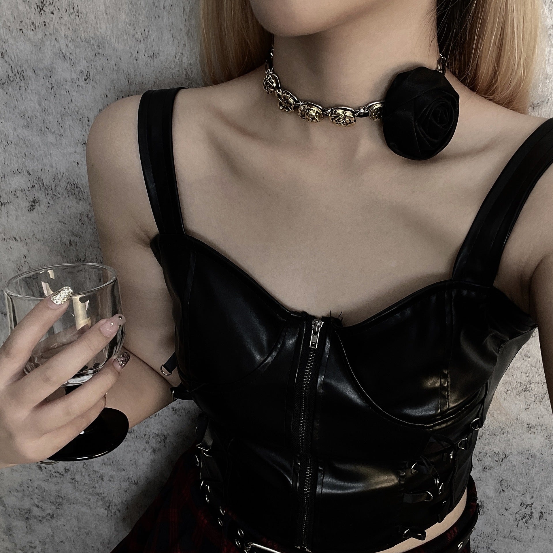 Exaggerated Floral Pearl Luxury Choker Necklace Secondary image