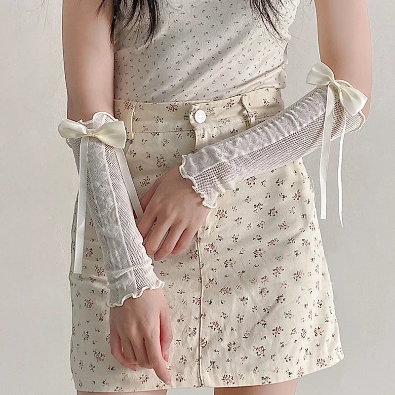 Gothic Lace Bow Mesh Glove Main image