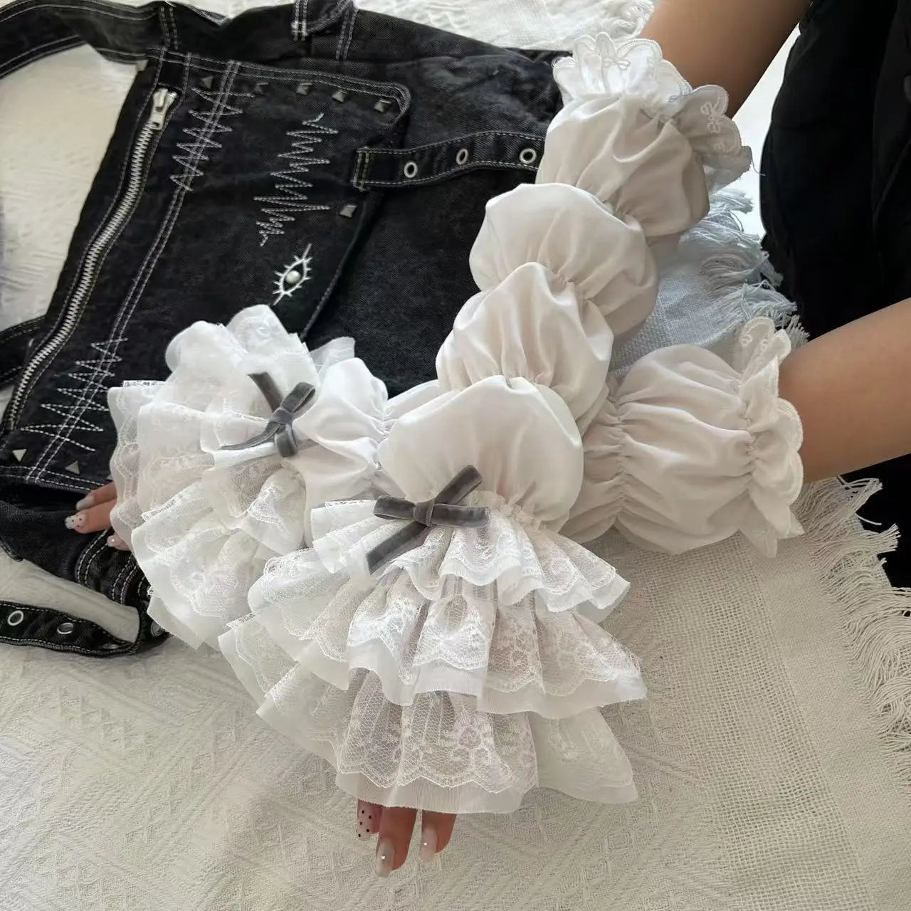 Gothic Lace Bow Glove Main image