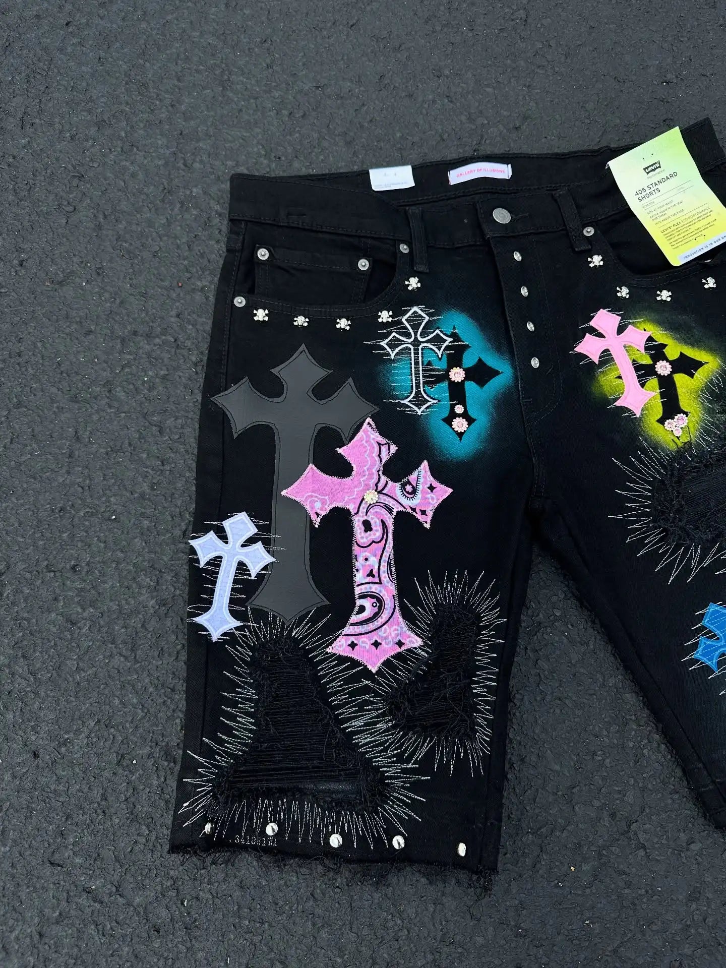 Punk Applique Loose Shorts Secondary image