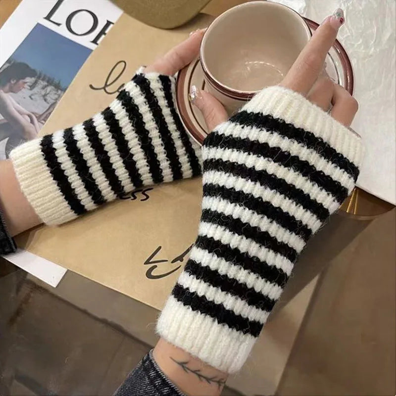 Gothic Striped Knitted Glove Main image