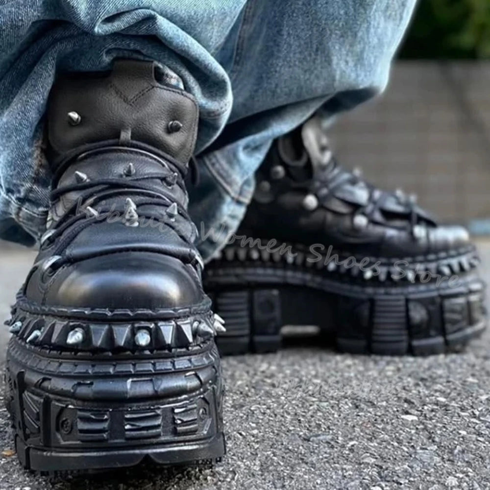 Rivet Gothic Thick Bottom Sneaker Main image