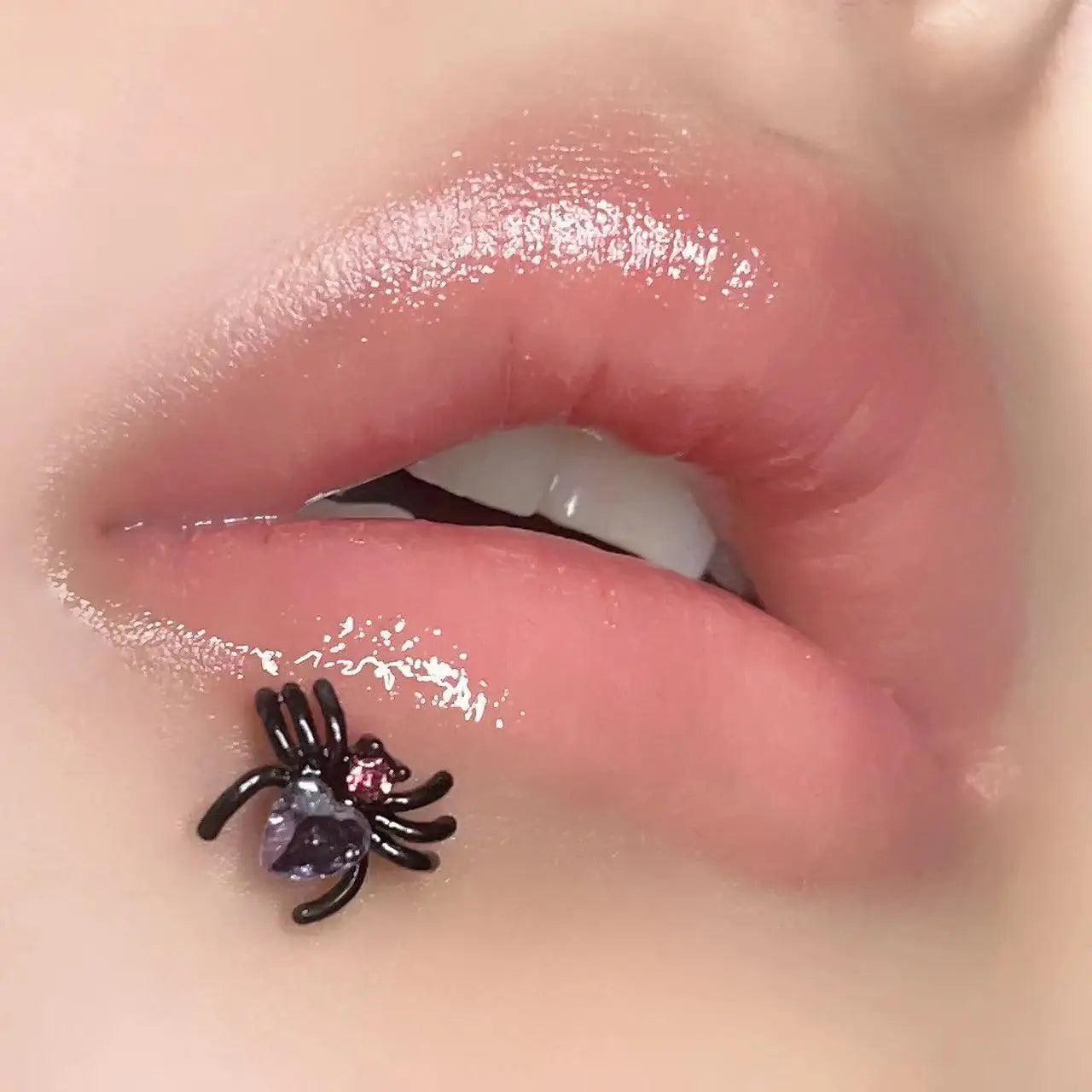 Spider Heart Crystal Zircon Lip Stud Main image