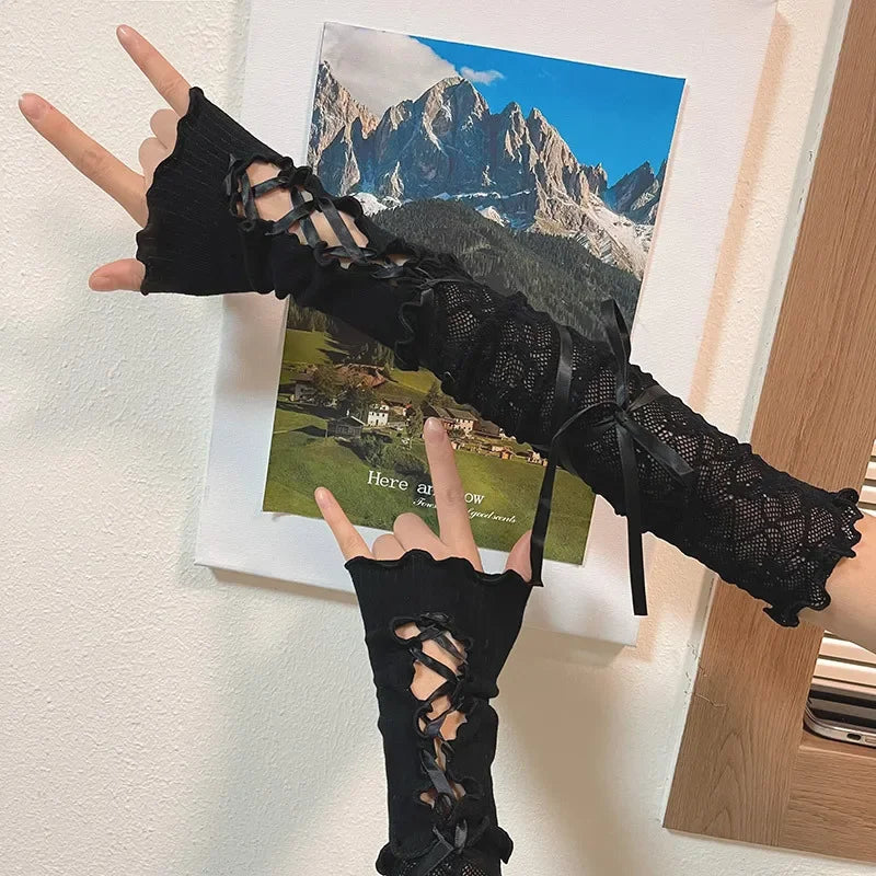 Gothic Lace Strapping Glove