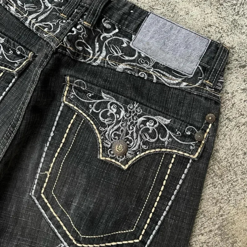 Wing Pattern Loose Short
