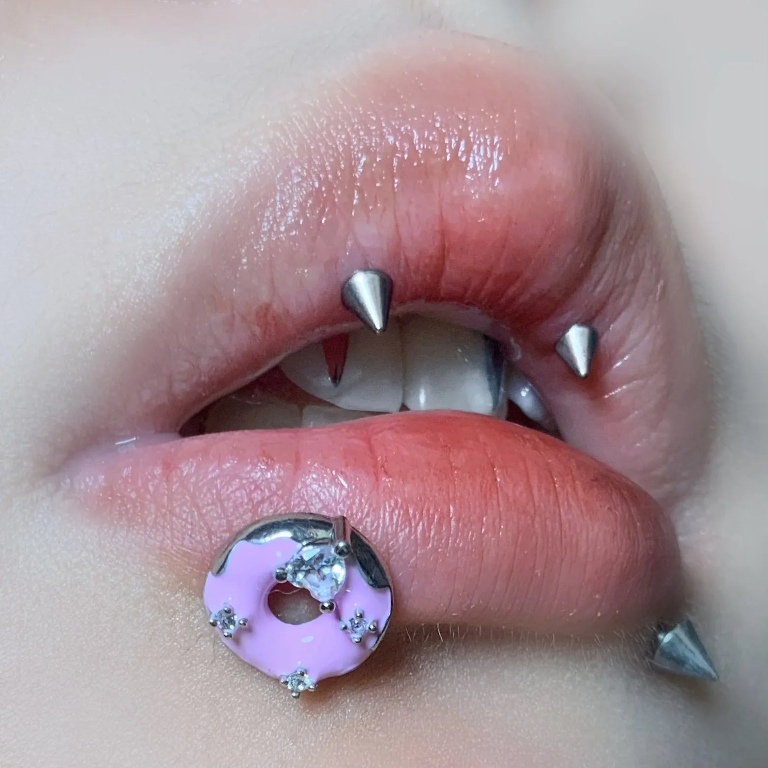 Sweet Crystal Titanium Steel Lip Stud Main image