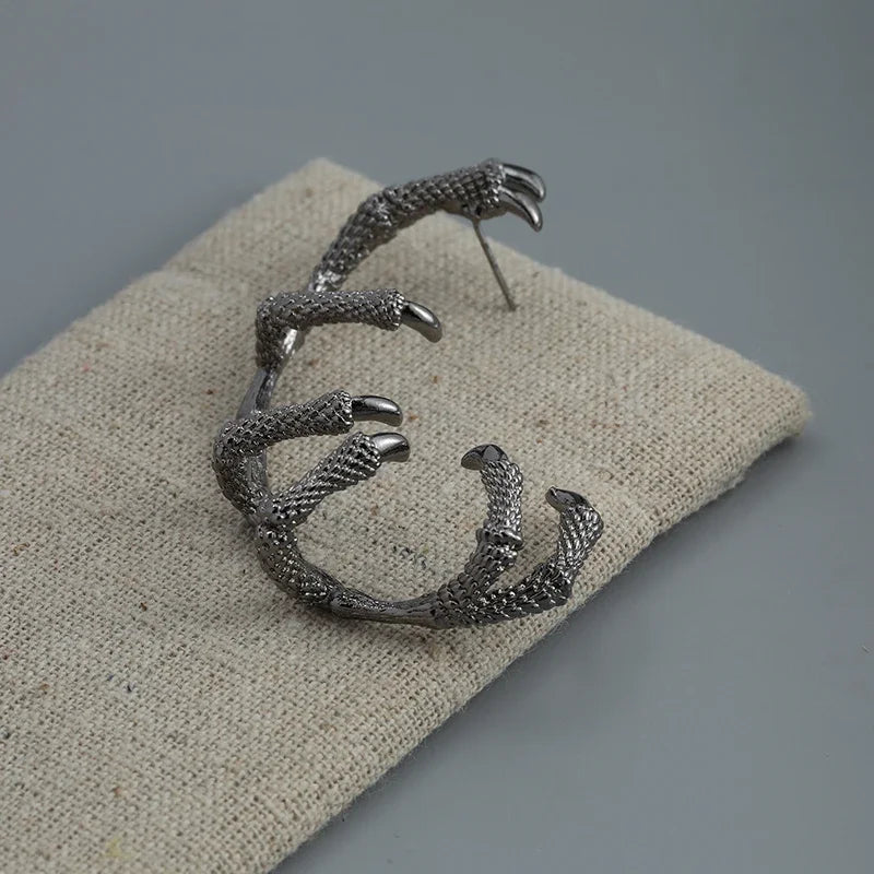 Vintage Black Dragon Claw Zinc Alloy Earring