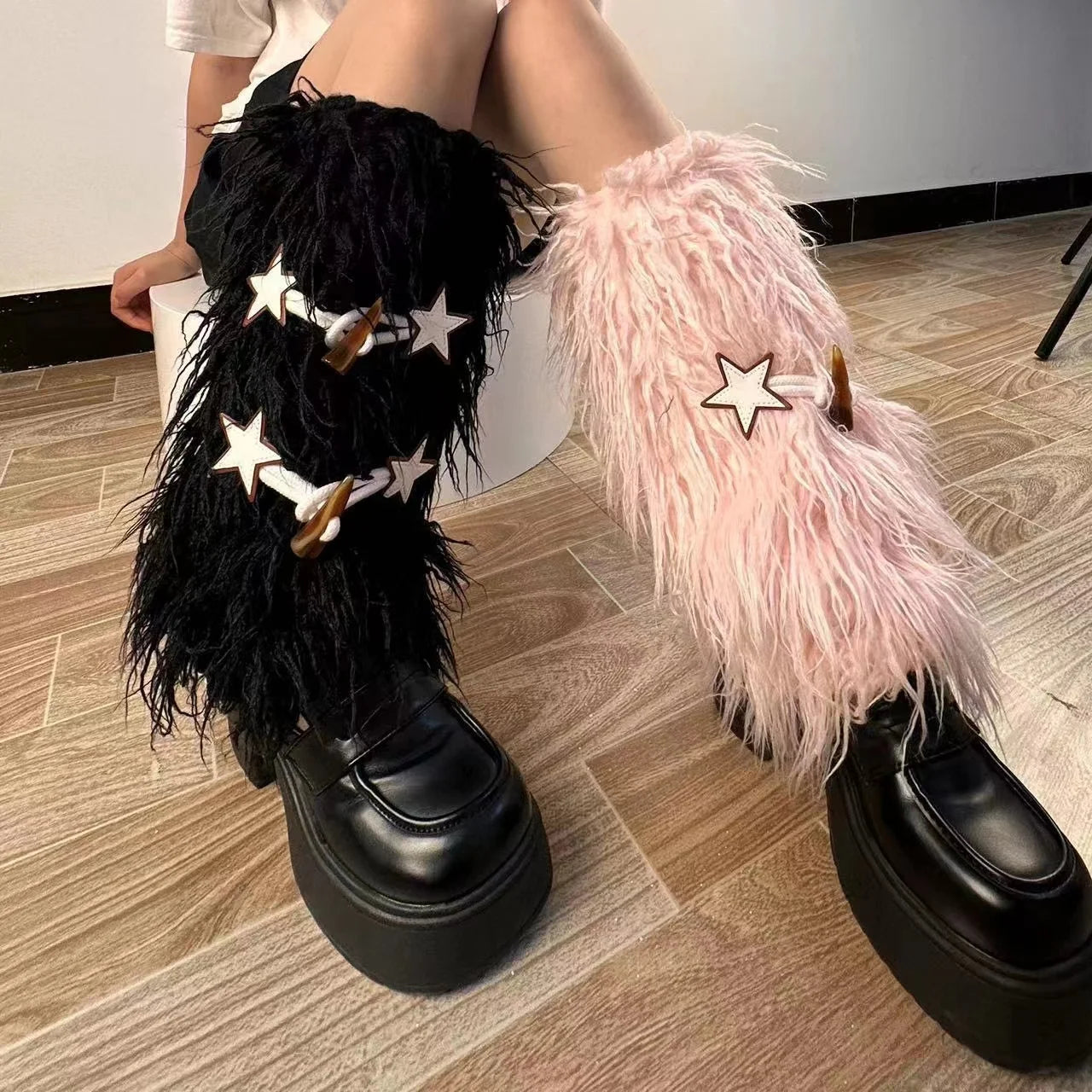 Gothic Fur Star Button Leg Sock Main image