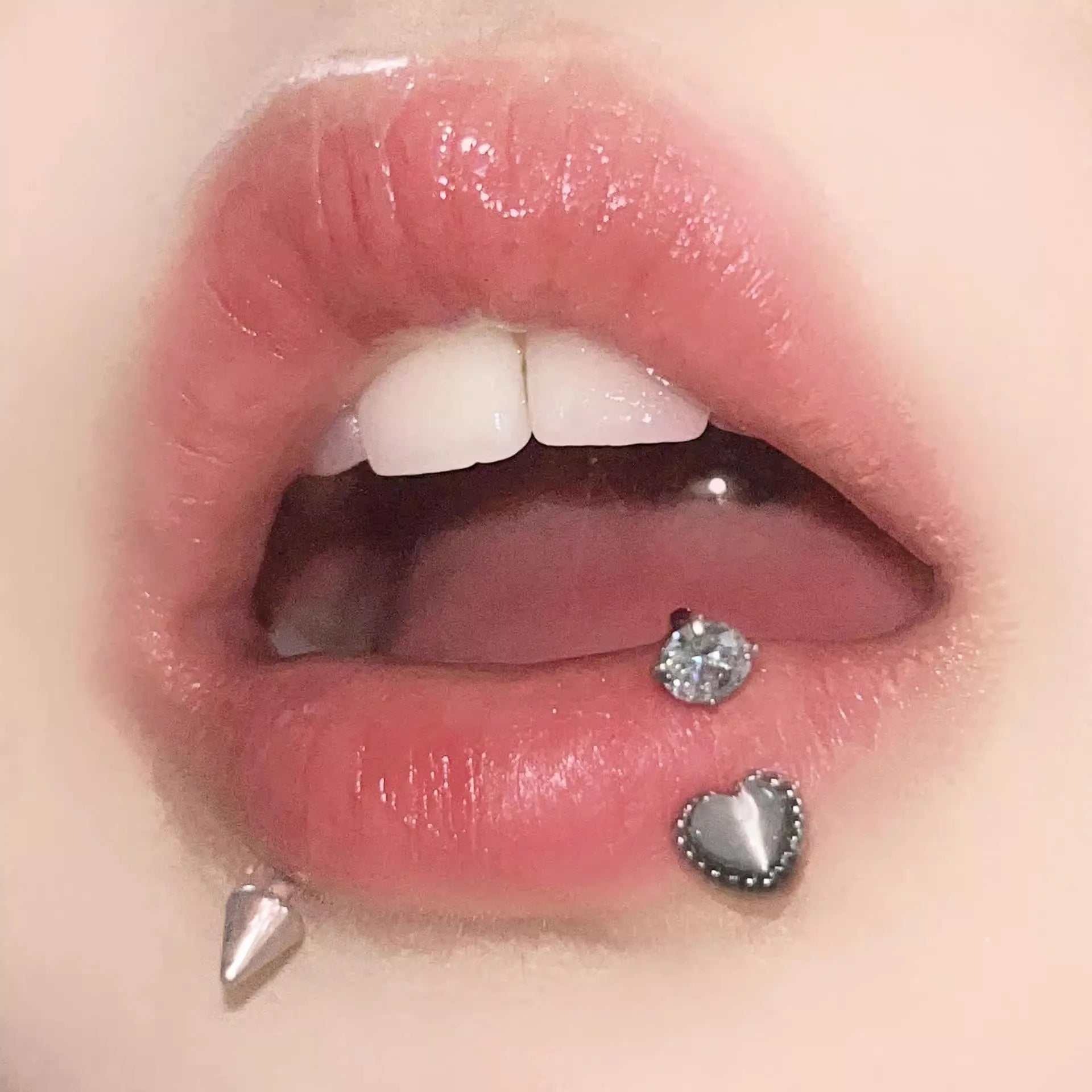 Three-Color Heart Cat Eye Stone Lip Stud Main image