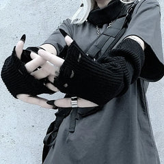 Gothic Knit Glove
