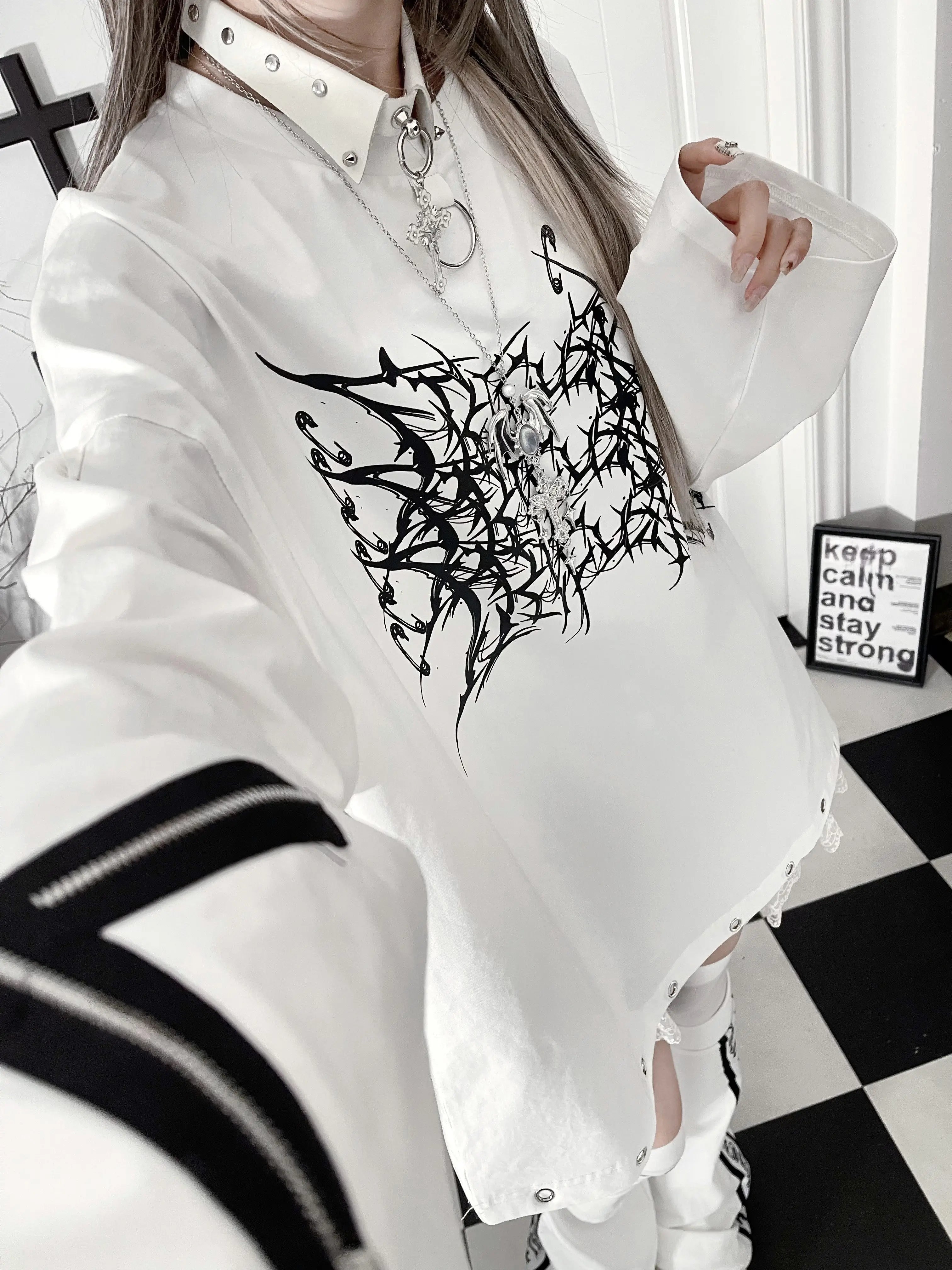Dark Print Cotton Loose Long Sleeve T-Shirt Secondary image