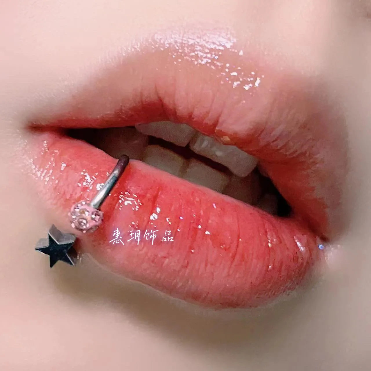 Shiny Planet Opal Chain Lip Stud Main image