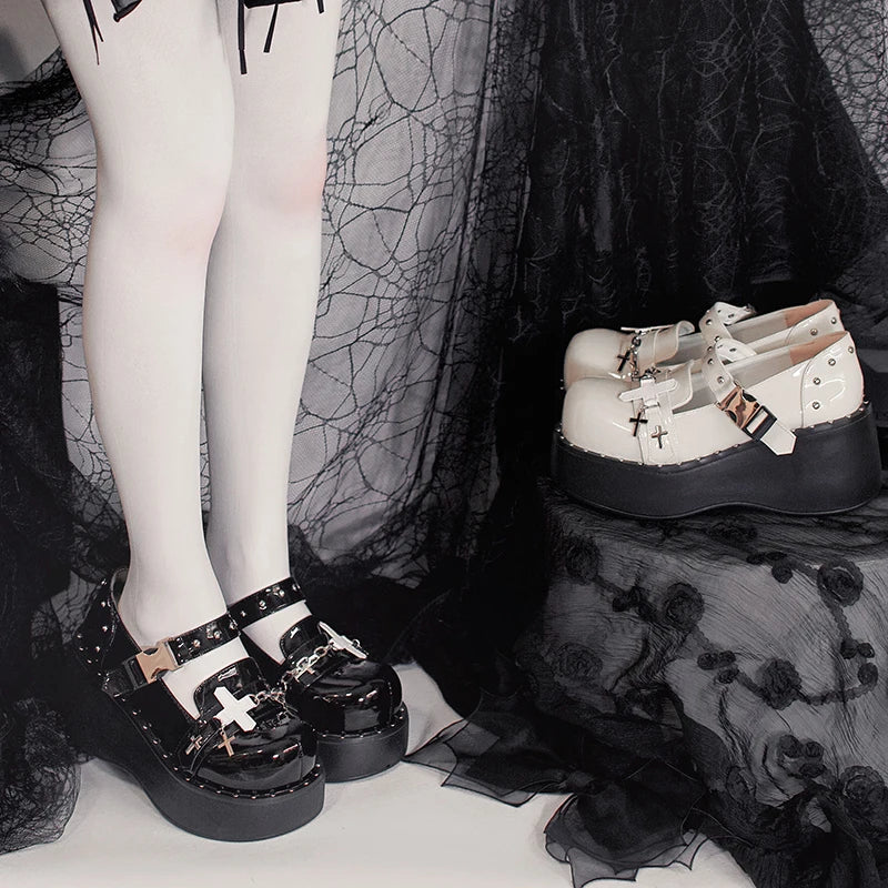 Gothic Velvet Lace Platform Sneaker Main image