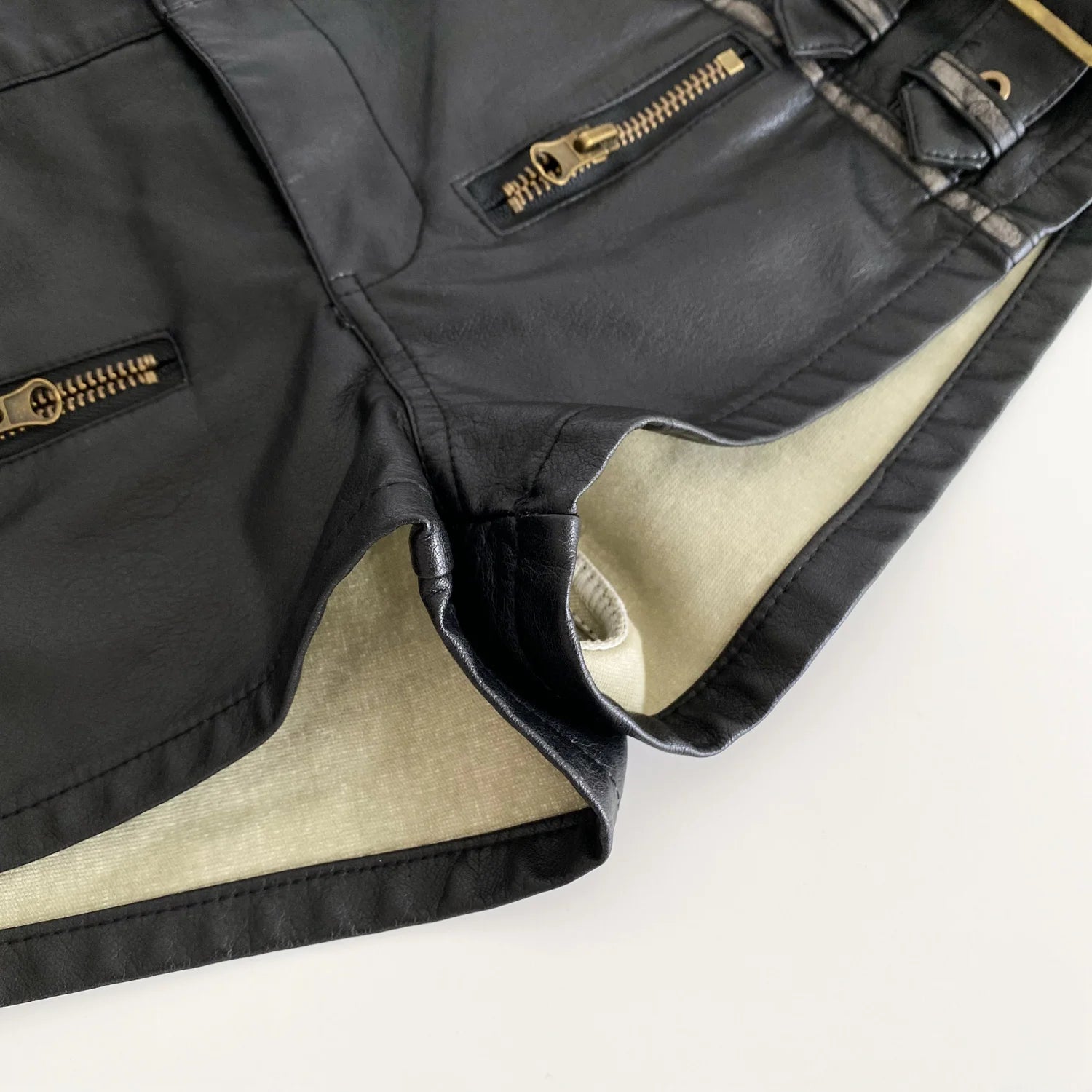 Vintage Zipper Detail Leather Shorts
