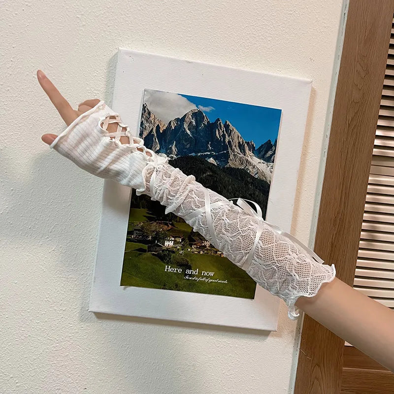 Gothic Lace Strapping Glove
