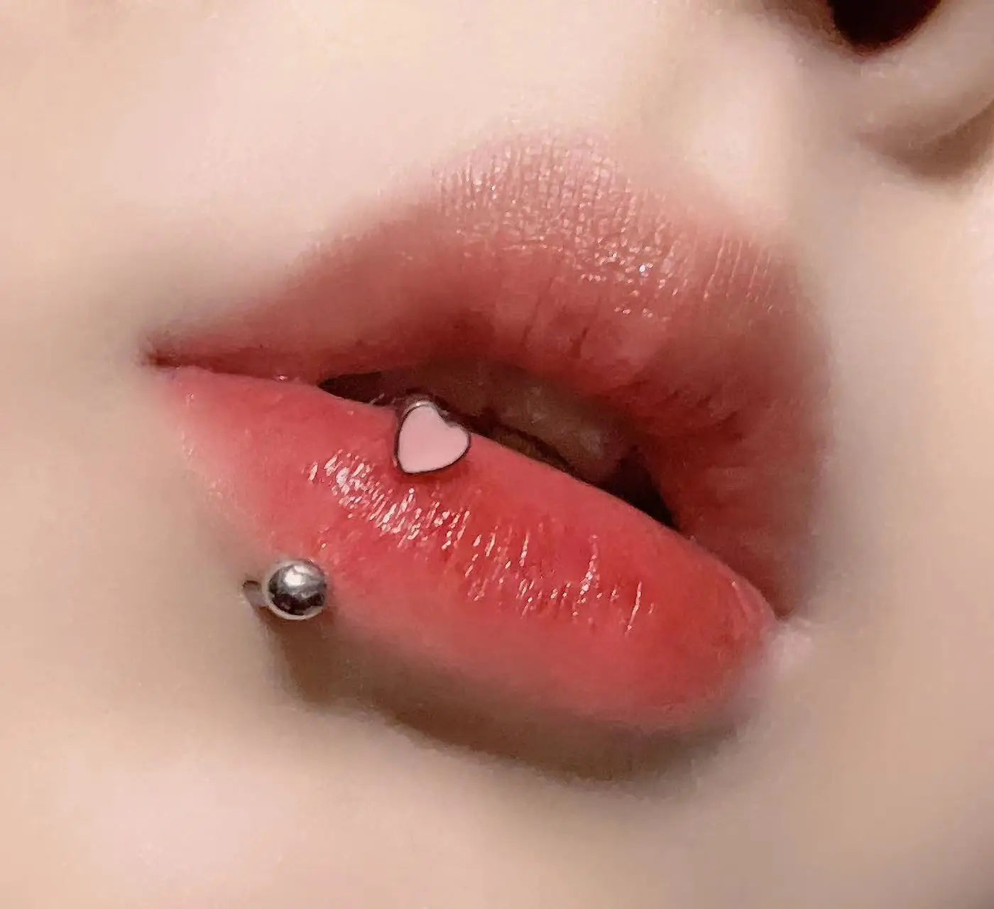 Sweet Cool Small Oil Drop Lip Stud Main image