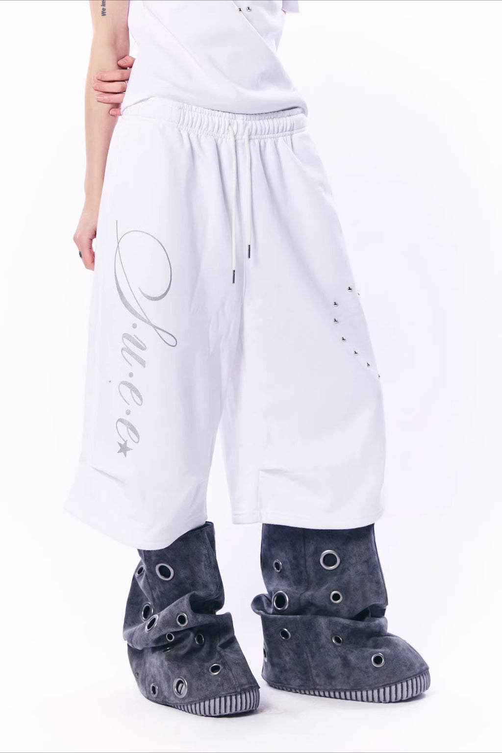 Heart Rhinestone Wide-Leg Cropped Pants