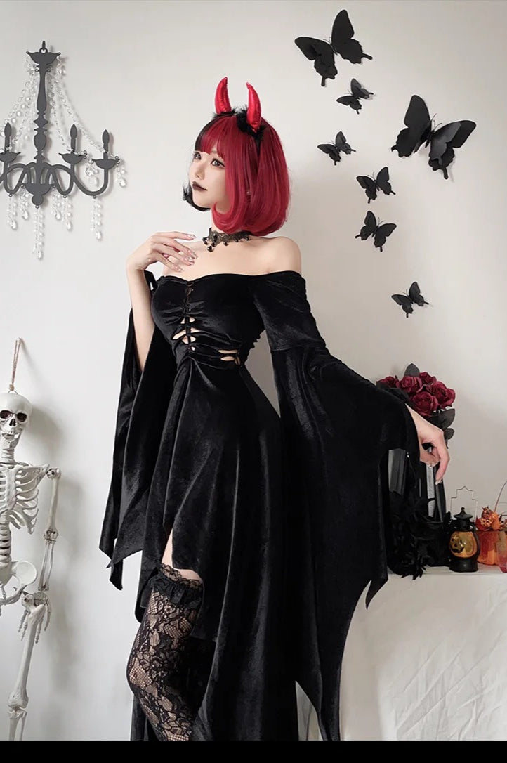 Gothic Velvet Bat Sleeve Dark Maxi Dress Secondary image