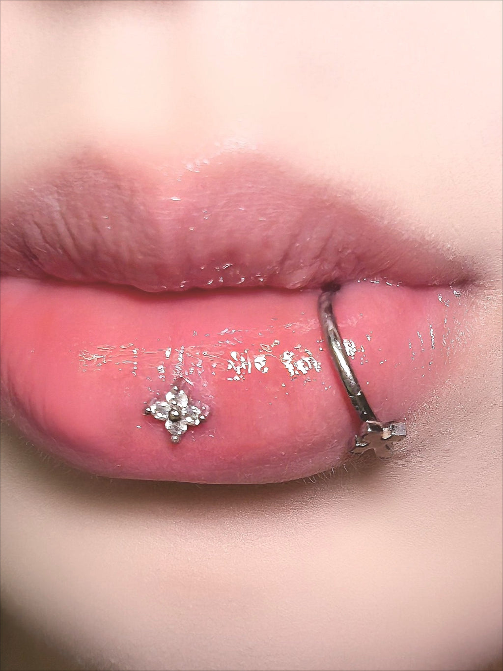 Clover Two-tone Zircon Lip Stud